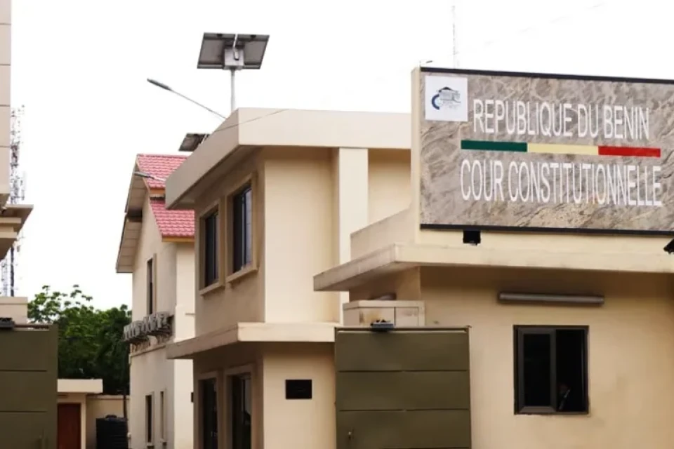 La Cour constitutionnelle rejette le recours sur l’auto-parrainage